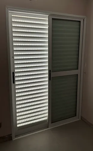 Vendo porta de correr 3 folhas - somente as folhas