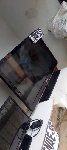 Televisor LCD ou Plasma de gerac?ão anterior com acabamento