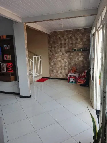 Casa de andar a venda.