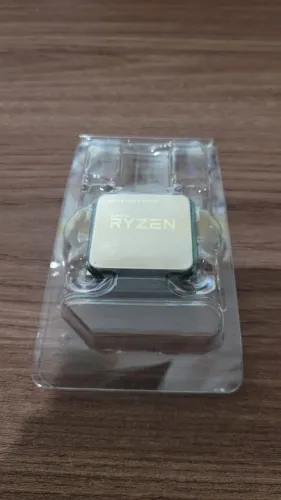Processador Ryzen 5 3400G - Com placa de video integrada Vega 11