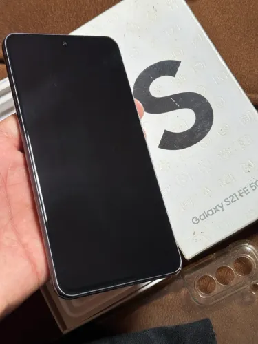 Samsung s21 fe com listras tela
