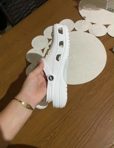 Crocs novo com Pingentes, Nunca usado! Tamanho 39/40
