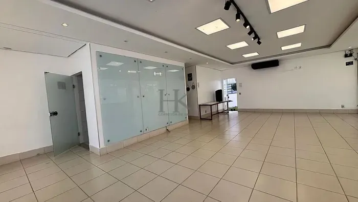 2 quartos no Cond. Rosa dos Ventos. 1 vaga. Lazer. Portaria 24h.