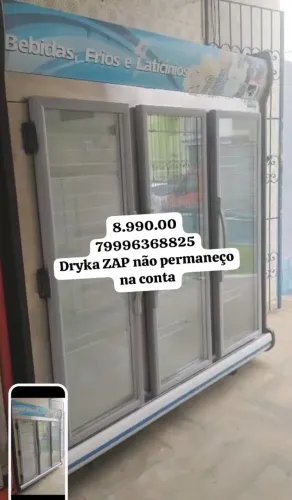 Expositor três portas auto serviço