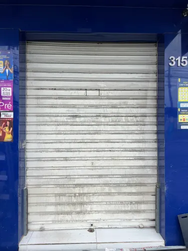 Vende-se porta de rolo USADA em perfeito estado. 1,45x2,10