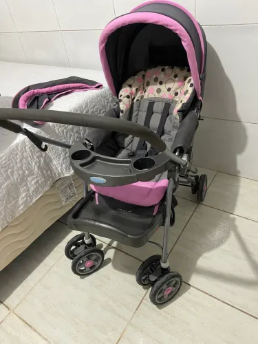 Carrinho de bebê semi novo