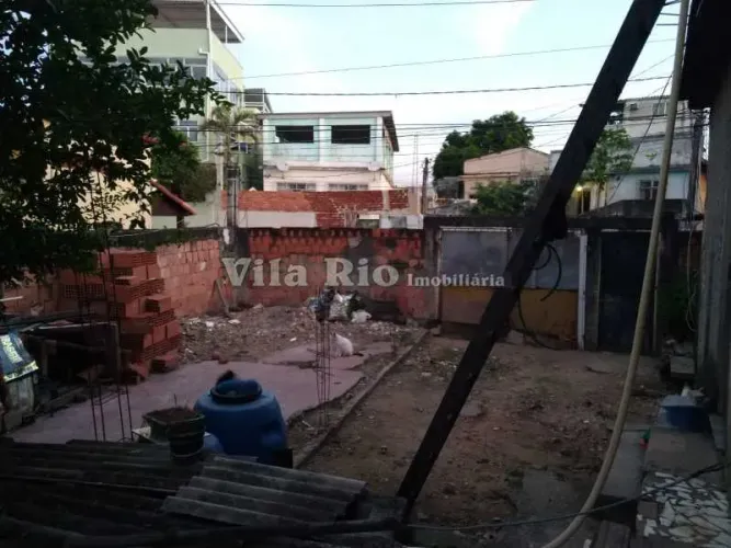 TERRENO COM 330M² EM BRÁS DE PINA.