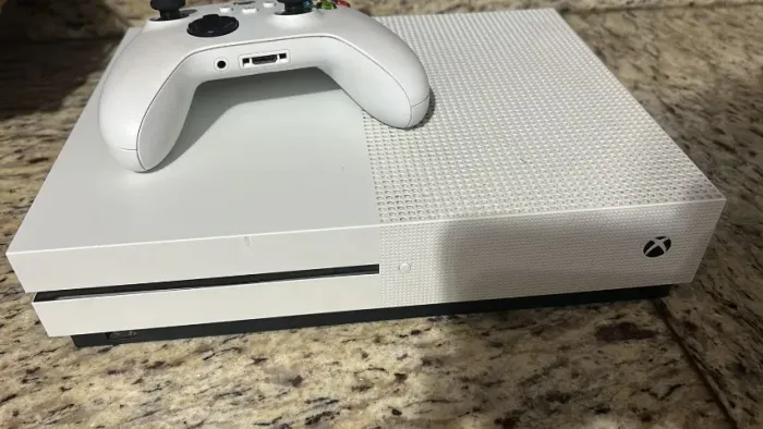 Xbox one S semi novo