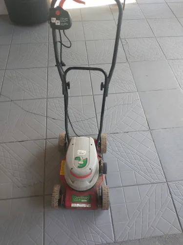 máquina de cortar grama