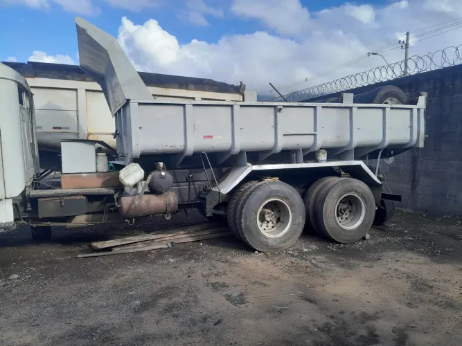 Caminhão mb1313 truck basculante, freio conjugado.