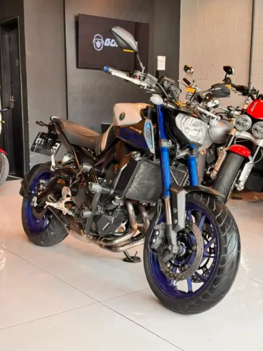 YAMAHA - MT 09