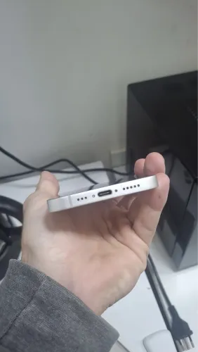 iPhone 16e