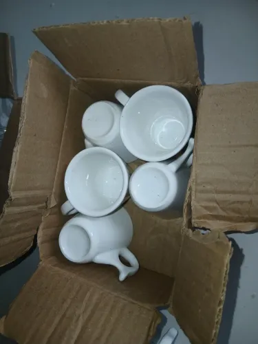 Xicara branca p cafezinho e mine taças p licor