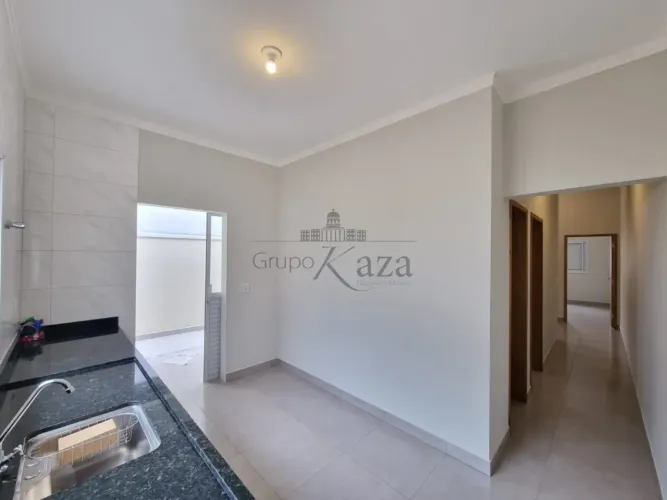Casa - Loteamento Portal Santa Inês - 2 Dormitórios - 70m².