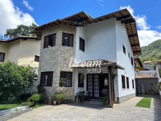 Casa com 4 dormitórios à venda, 172 m² por R$ 870.000,00 - Parque do Imbui - Teresópolis/R