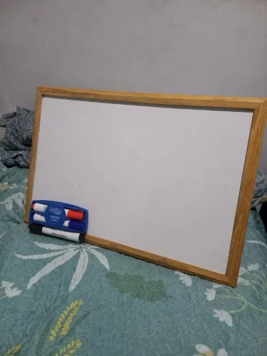 Vendo quadro branco de tamanho médio
