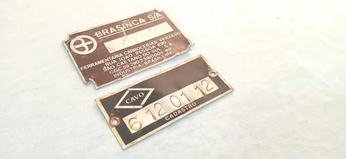 Placa identificação veículo cavo brasinca