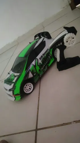 Carrinho de controle remoto recarregável