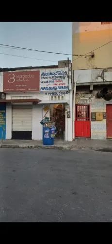 Passamos o Ponto com tudo dentro com todas as mercadorias e com os móveis por 18.000,00