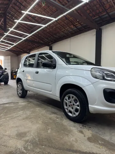 Fiat Uno Attractive 1.0 EVO Fire Flex 8V 5P 2020