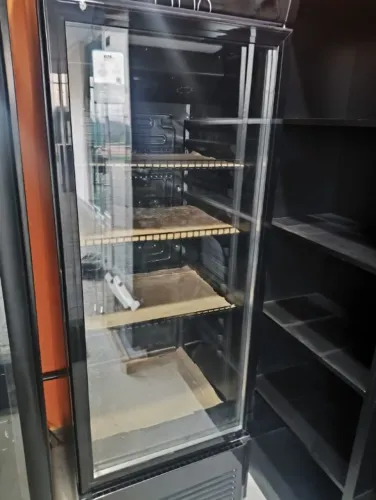 Refrigerador Expositor Vertical EOS 295 Litros All Black EEV300P2 220V