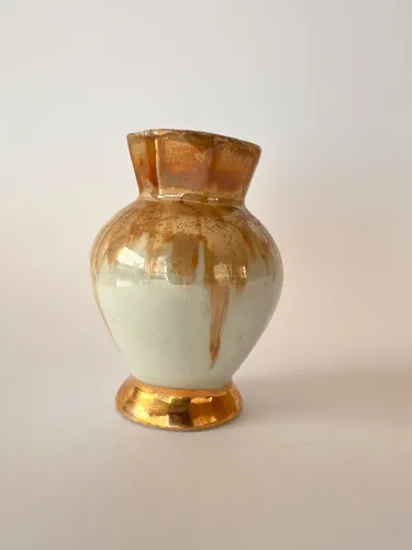 Mini Vaso em Porcelana Branca com Dourado Flamejado