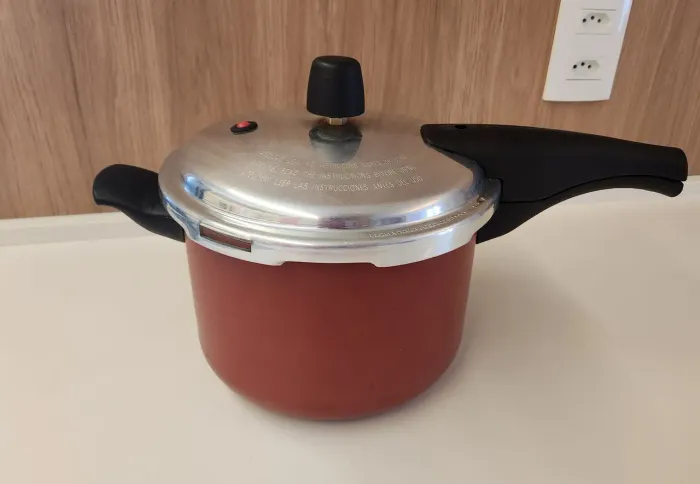 Panela de pressão tramontina 4,5L