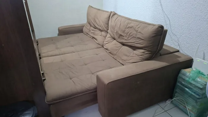 Sofa retrátil muito bom 