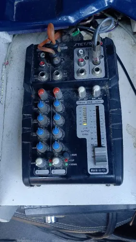 Mesa de som Stetsom automotiva