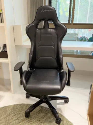 Cadeira Gamer Xperience Ultra Preta, Base Giratória, Braço Ajustável.