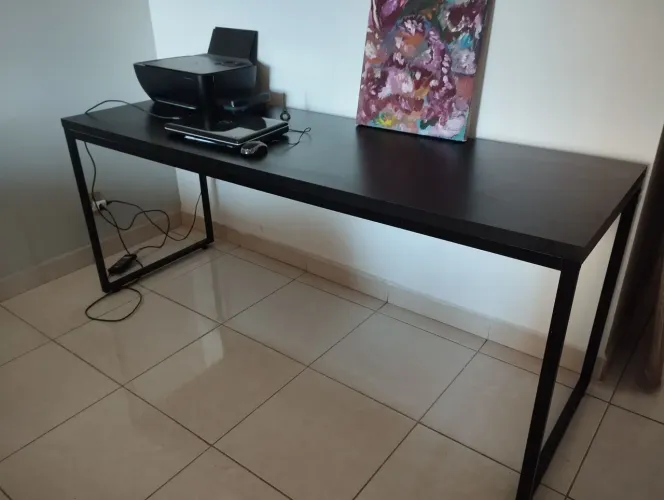 Mesa industrial 1.80 MTS em perfeito estado de conservação.