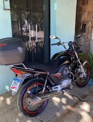 Vende-se está moto super conservada