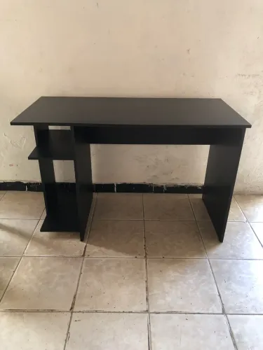 Mesa de Escritório/Estudo Preta - R$ 200 (Negociável)