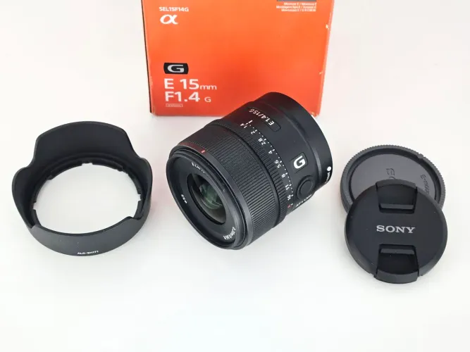 Lente Sony 15mm 1.4 G APSC Usada