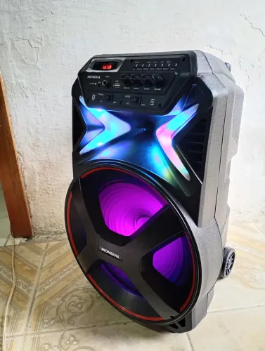 Caixa de som Bluetooth amplificadora.