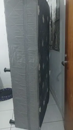 Vendo cama box de solteiro