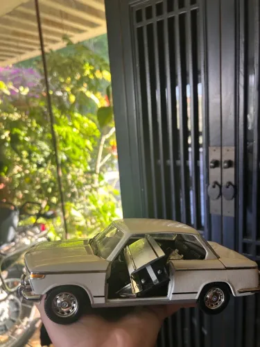 Lincoln Verde e Miniatura Branca (defeito na porta)