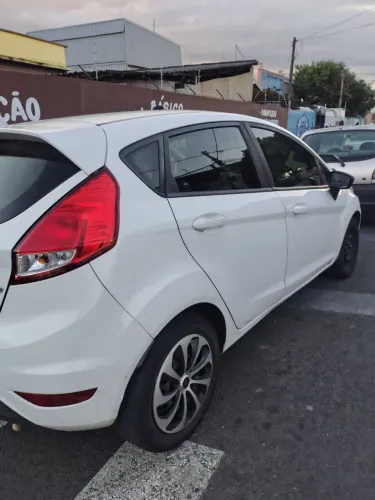 Ford Fiesta 1.5 16V Flex Mec. 5P 2015