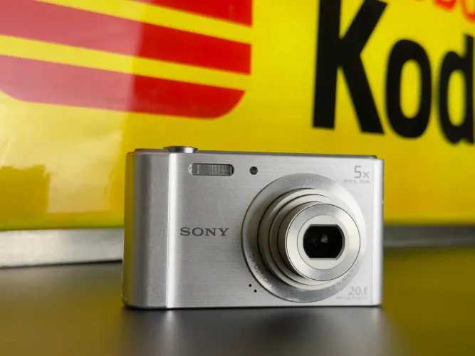 Sony Cybershot DSC-W800 - 20.1MP e 5x de zoom