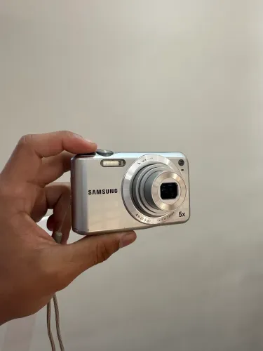 Câmera digital estilo cybershot Samsung es65 prata com caixa