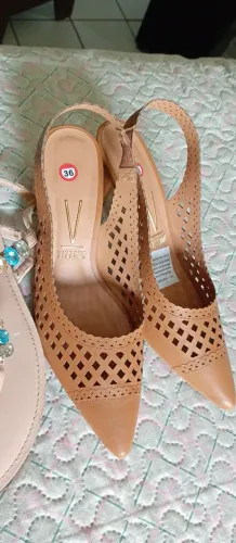 Vendo 3 pares de sandálias de marca muito boa the sis, santa Lolla e um escarpim Vizzano