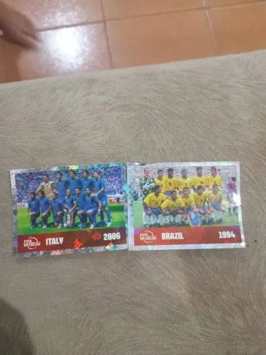 ?Figurinhas Brilhantes Fifa Museum Copa 2026 - Brasil 1994 e Itália 2006