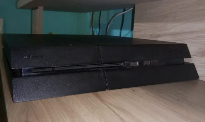 PS4 FAT 500GB + 2 CONTROLES E JOGOS (LEIA A DESCRIÇÃO)