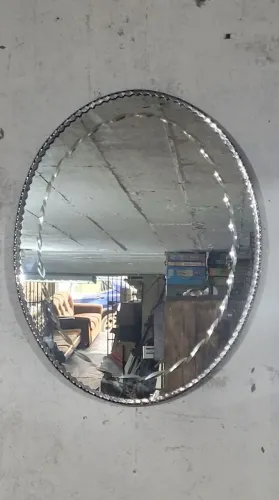 Vendo espelho oval com moldura em alumínio