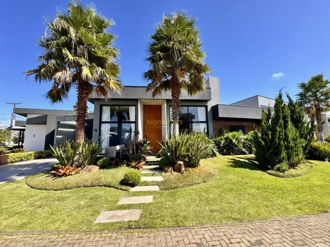 Casa Mobiliada e decorada à Venda no Condomínio Blue Xangri-Lá, piscina em concreto 197m²