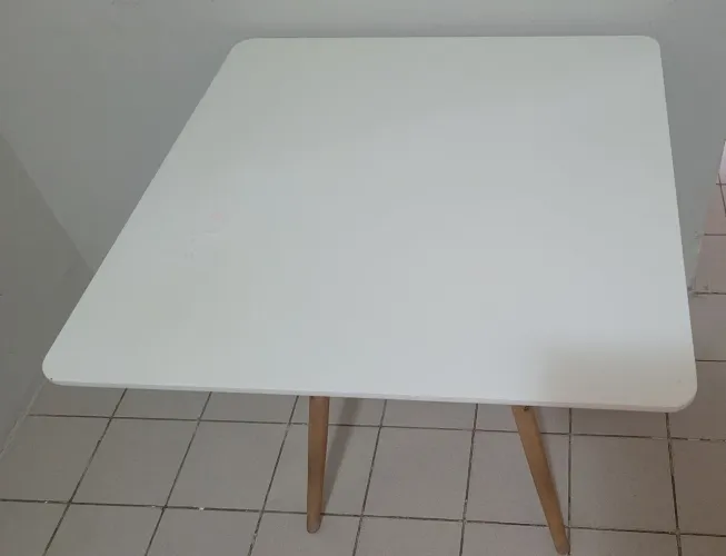 LINDA MESA MADEIRA 80X80