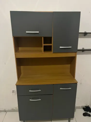 Vendo esse lindo armário 250 reais