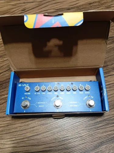 Cube baby bass para contra baixo em excelente estado, pouquíssimo uso.