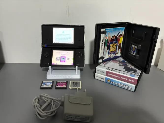 Nintendo DSi + Jogos, case acrílica e película e carregador