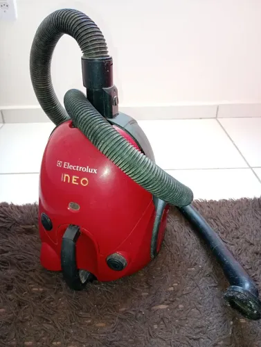 Aspirador de pó Eletrolux multiuso<br>(para estofados, carros, tapeçarias e cortinas)